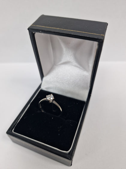 White Gold Ring 18ct 750 1.6G Size L