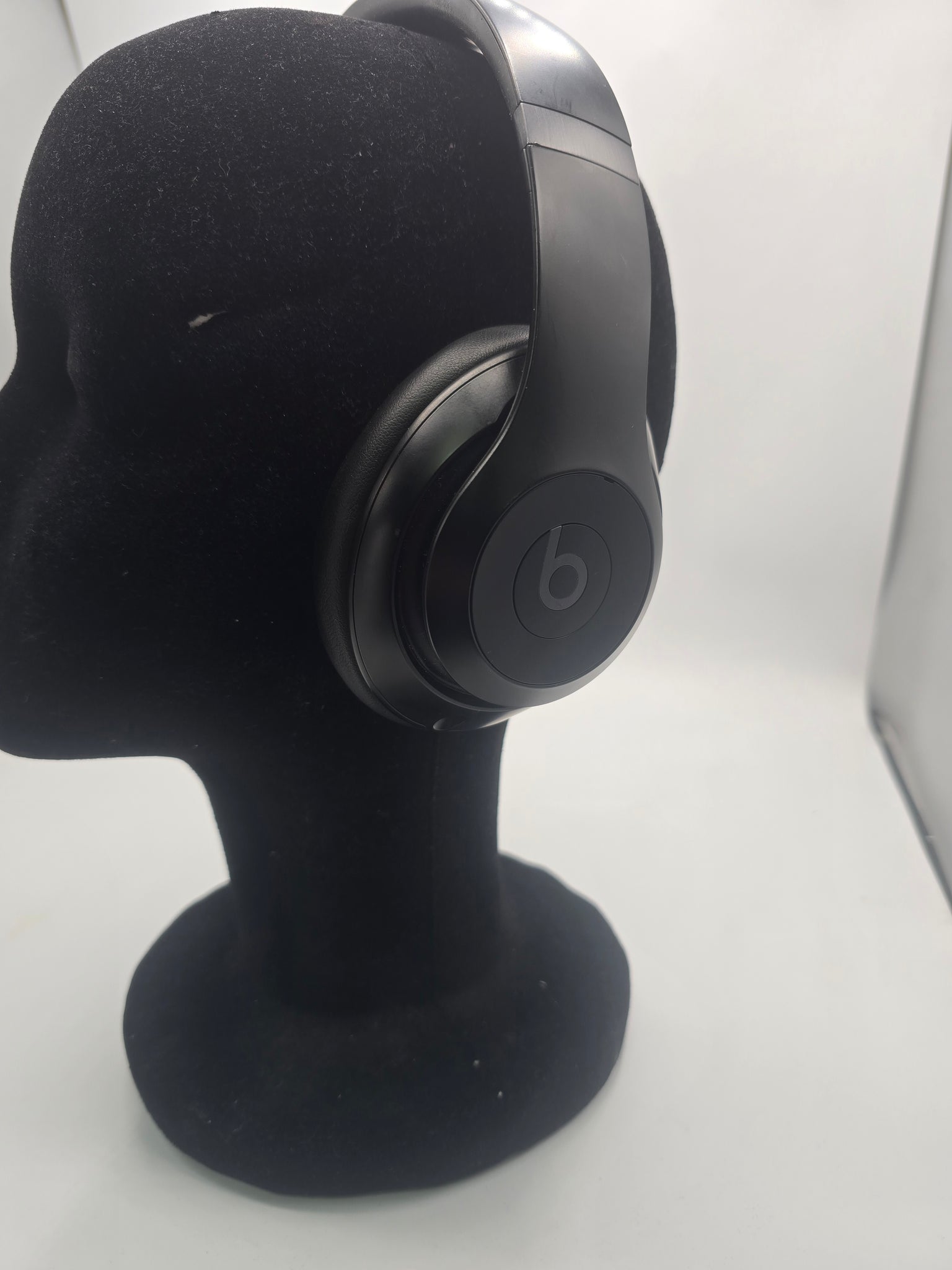 Beats Studio Pro Wireless Headphones black *24 month warranty