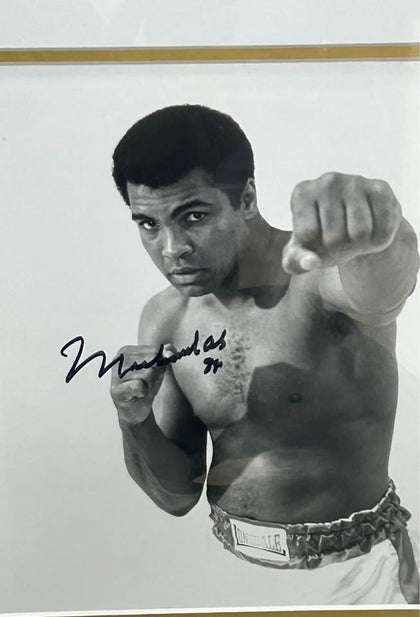 *COLLECTION ONLY* Mohammed Ali vs. Earnie Shavers Memorabilia Signed & Certificate Of Authentication - Thurs 29th 1977