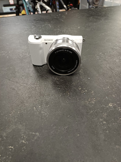 Sony Alpha ILCE-5000 Mirrorless Camera