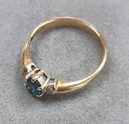 9ct Gold Ring Daimond/Blue Topaz Size N1/2