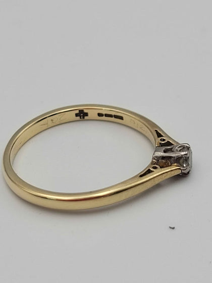 18ct Yellow Gold Solitaire Ring with CZ Stone – Size Q – 2.85 Grams – Classic Elegant Design