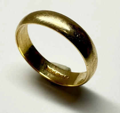 9ct yellow gold wedding band ring size M
