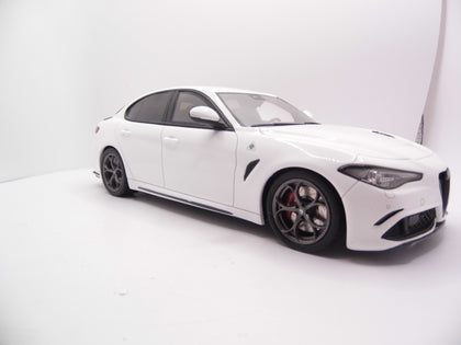 Alfa Romeo Giulia Quadrifoglio White 1:18 Model Car