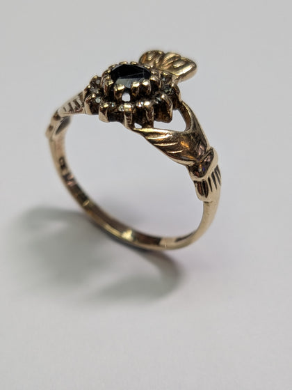 9ct Gold Cladder Ring  Size O