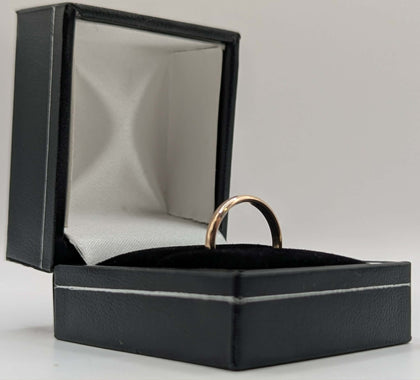 9CT 375 HALLMARKED, YELLOW GOLD, THIN WEDDING BAND, SIZE:N, 1.97G. BOXED