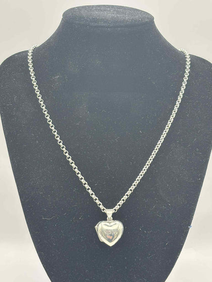 **BRAND NEW** 925 silver  style chain with pendent 16.4G 23''