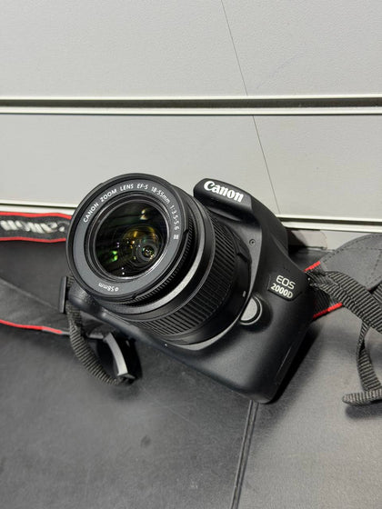 CANON EOS 2000D DIGITAL DSLR CAMERA w 18-55mm III ZOOM LENS
