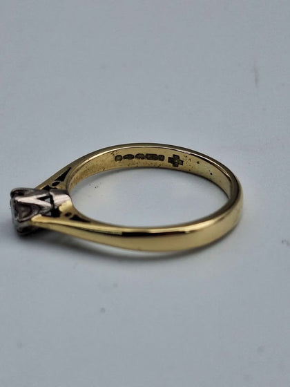 18ct Yellow Gold CZ Solitaire Ring – 2.71g – Size P – Classic Elegant Style