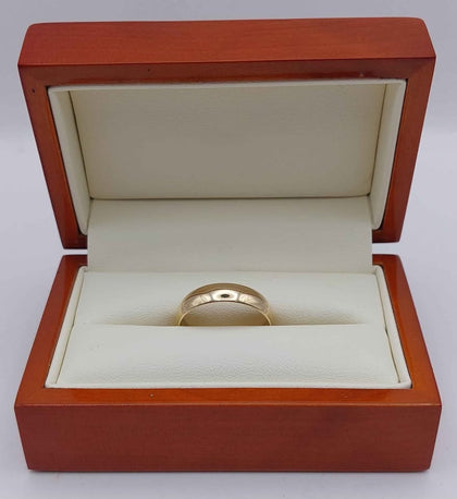 9ct Yellow Gold Wedding ring 4.67g size S Boxed hallmarked