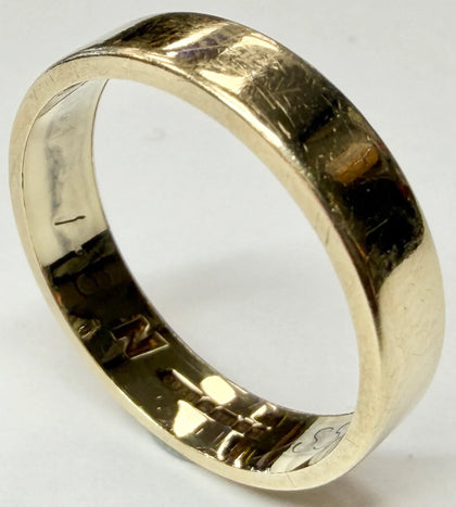 9ct yellow gold wedding band ring size M 1/2