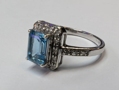 9CT WHITE GOLD DIAMOND & LARGE BLUE STONE RING  SIZE L