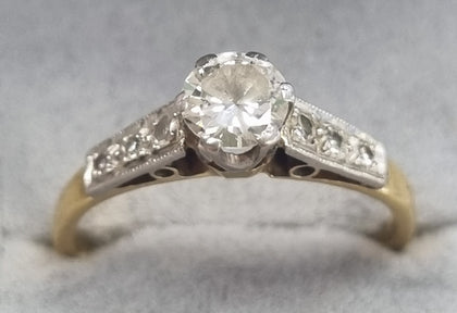18ct Gold Diamond Ring 