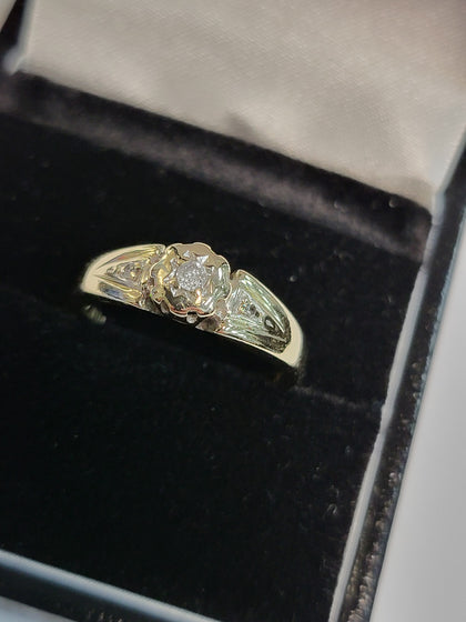 9CT -  Yellow Gold Ring With DIA 0.10k Stone - 2.2G - Size M