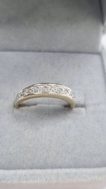 9ct white gold diamond ring size O 1/2