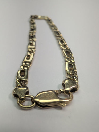 9ct Gold Figure Of Eight Bracelet