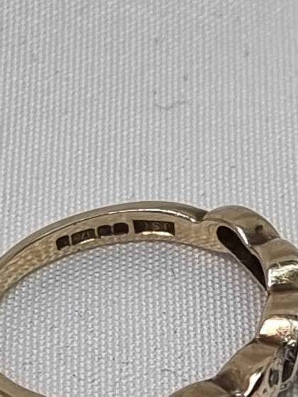 9ct Yellow Gold Ladies Ring With 0.11ct Diamond Stones - Size M - 2.02 Grams