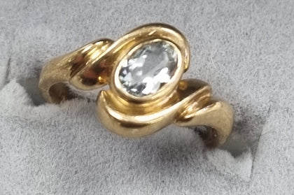 9CT GOLD RING WITH CZ STONE