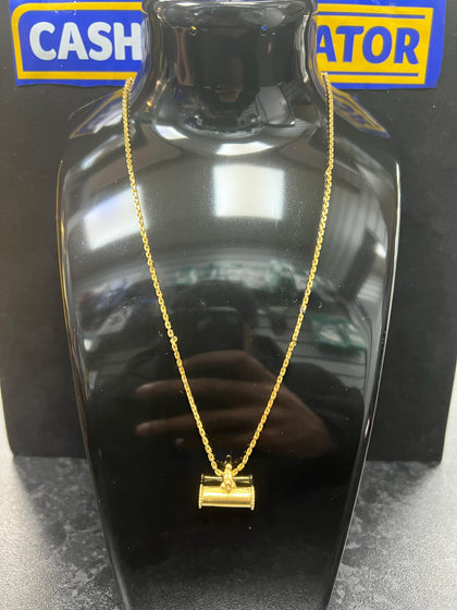 22ct Gold Chain and pendant, 9.51g 18