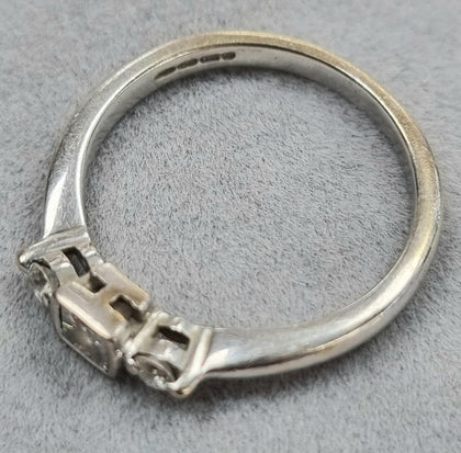 18ct White Gold Diamond Ring Size 