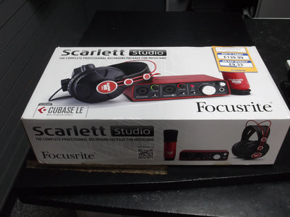 Focusrite scarlett 2i2 studio
