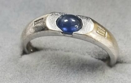 18ct White Gold  Blue Sapphire Ring