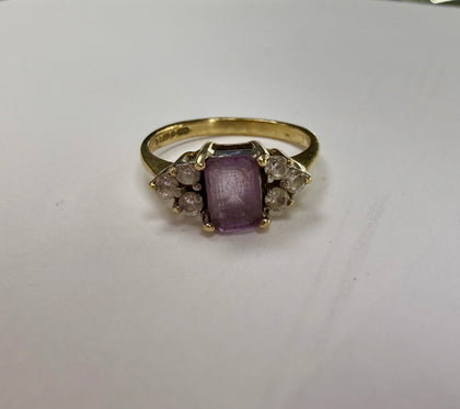 9CT GOLD RING WITH PURPLE/CLEAR STONES SIZE J 1/2 LEYLAND STORE