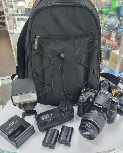 Nikon D7000+18-55mm Kit Lens + Extras