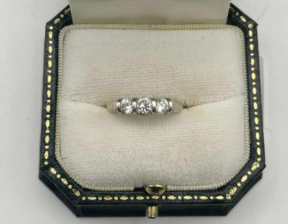 9ct white gold ring