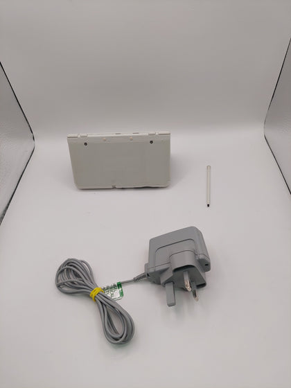 Nintendo New 3ds console White discounted with Charger