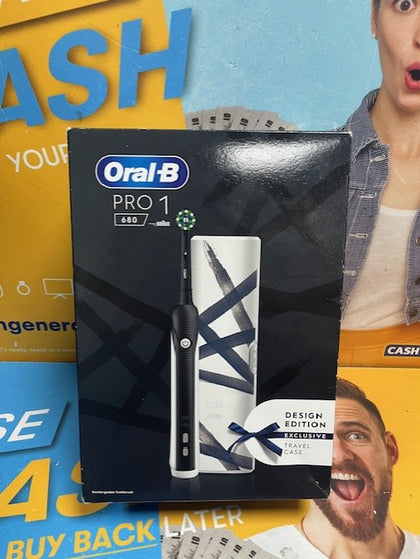 Oral-B Pro Series 1 680 Electric Toothbrush + Travel Case.