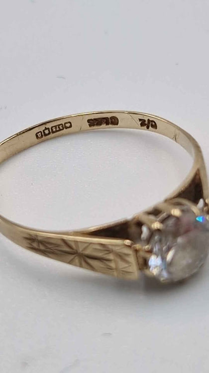 9ct Yellow Gold Ring With Big CZ Stone - Size Q - 1.82 Grams