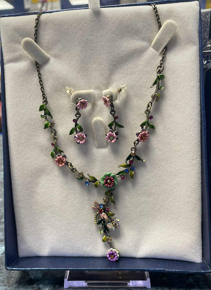 Perla Oriental Flower Necklace set with earrings