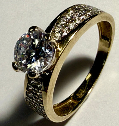 9CT Gold Ring with Clear Stones Size O
