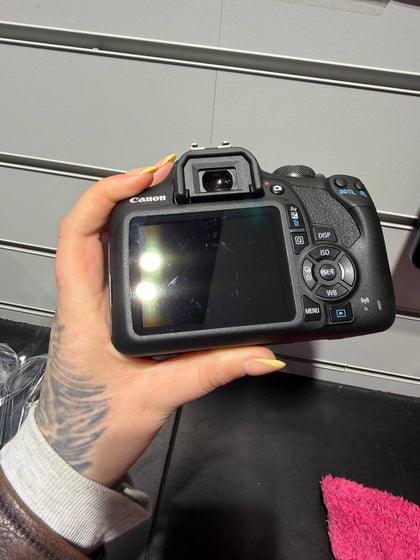 Canon EOS 2000D Black + 18-55mm IS II