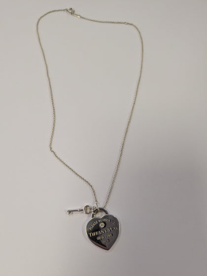 Return To (Tiffany & Co) Heart Pendant & Necklace