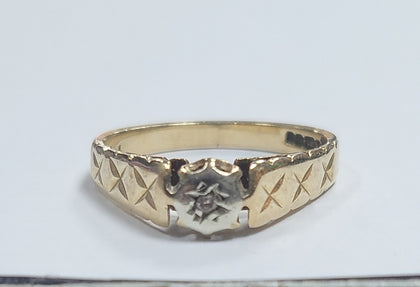 9ct Yellow Gold Ring With Clear Stones - 3.04G - Size O - Hallmarked