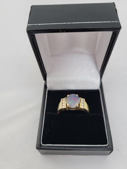 18K Gold Ring, Large Blue Stone with Small CZ Stones, Hallmarked 750, 4.80Grams, Size: S