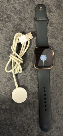 Apple Watch Series 4, 44mm Gold Aluminium Case with Black Strap **CHARGER ISSUE**