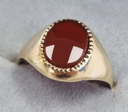 9ct Gold Ring with Red Stone Size R