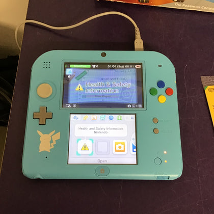 Nintendo 2DS Pokémon Center Bkue Special Exitoon with Pokémon Sun and AR Cards