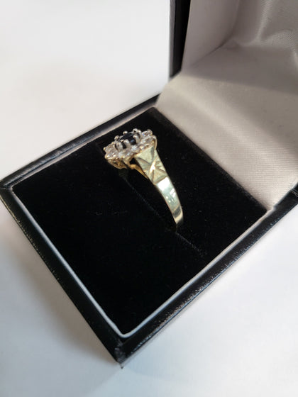 9ct Yellow Gold Cluster Ring with Blue and Clear Stones - Size M/N - 2.01g