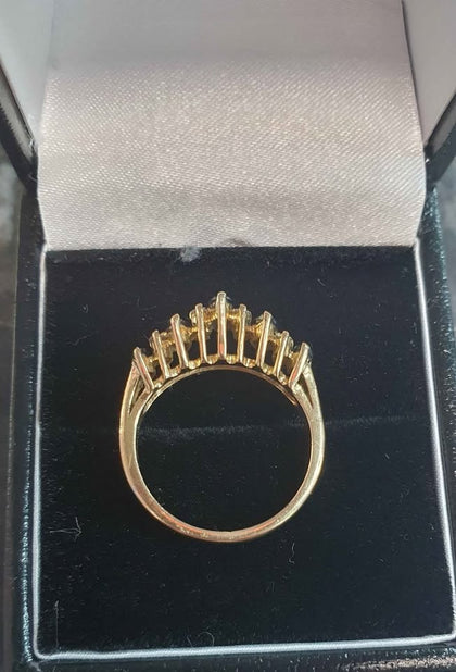 18ct Yellow Gold Ring with Blue & Clear Stones - Size K - 3..7g