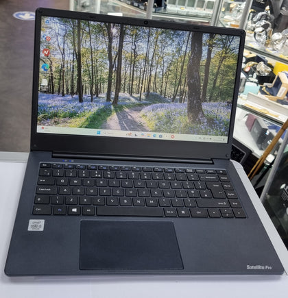 Dynabook satellite pro Windows 11, 8gbram i3, 256gbhd laptop