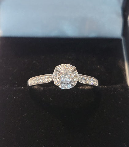 Stunning 18CT White Gold Ring With Diamond Stones  - 3.03g - Size M