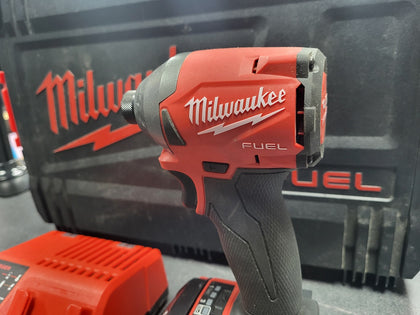 MILWAUKEE M18 FID2 IMPACT WITH BATTERY, Charger and Case