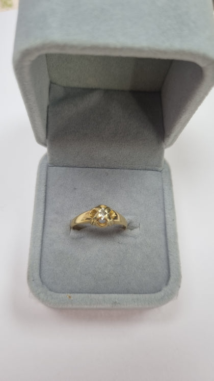 18ct Gold Diamond Ring Size P LEYLAND.