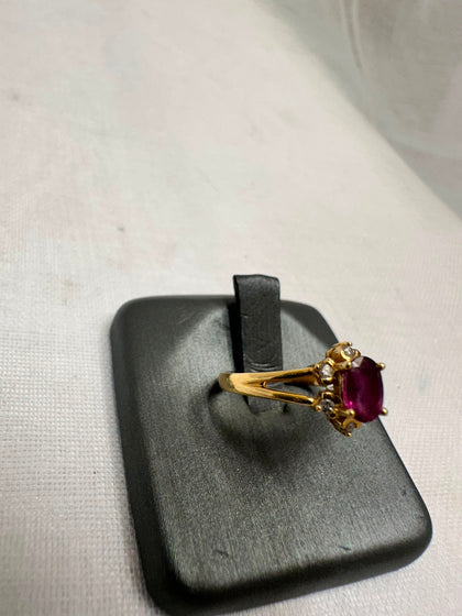 18ct Yellow Gold Pinky/Red and Clear Gem Ring Size K