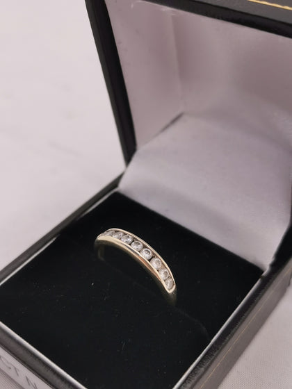 9CT Gold Ring 1.66Grams, 375 Hallmarked, Size: N, Box Included.