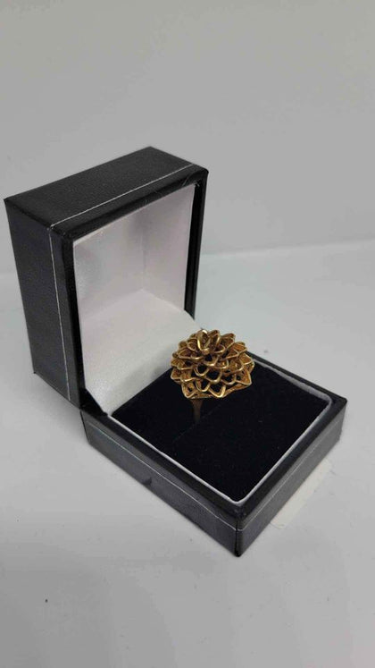 9ct Yellow Gold Tree Like Patterned Ring - Size K - 6 Grams.